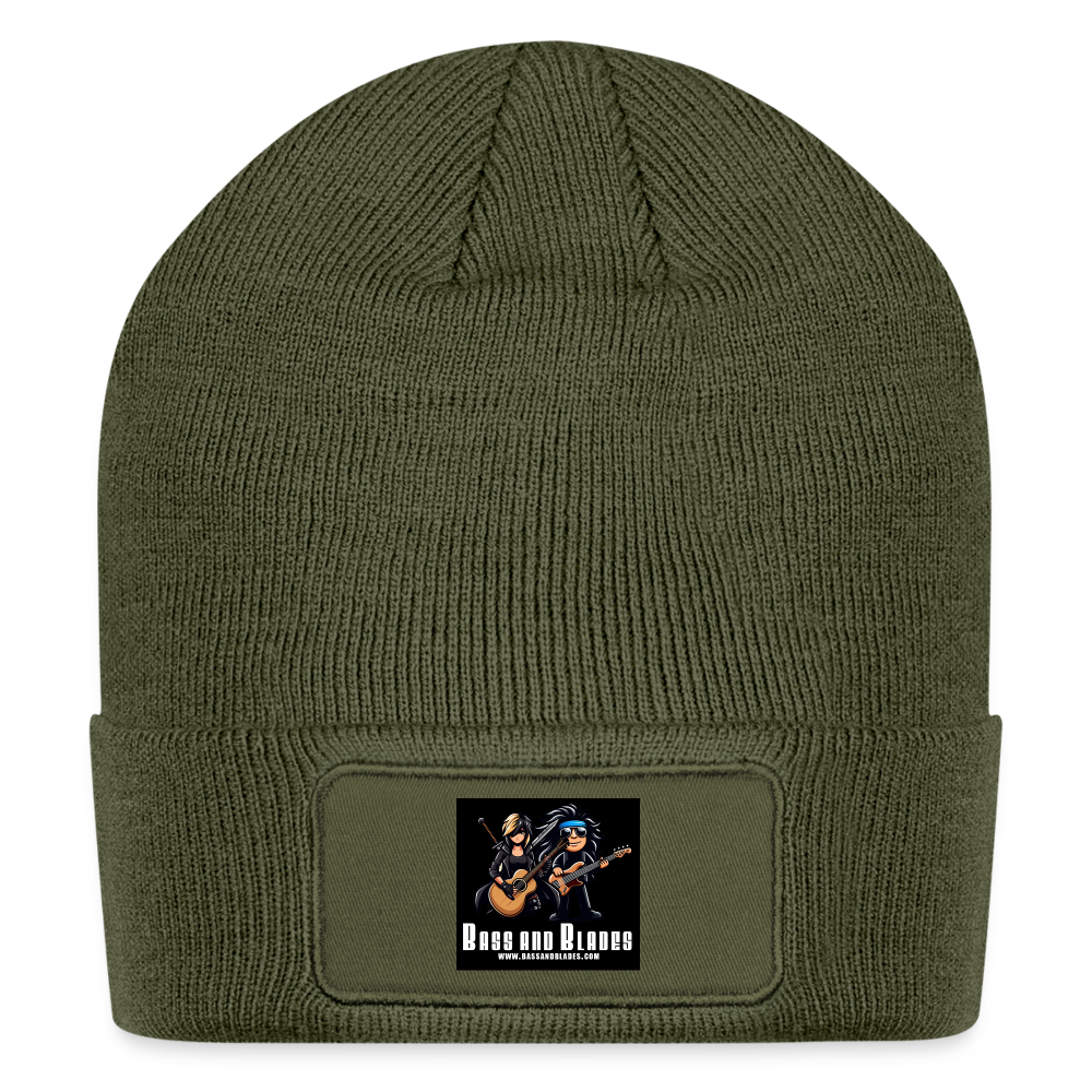 BASS AND BLADES Patch Beanie - olive